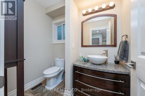 447 Edgeworth Road, Mississauga, ON - Indoor Photo Showing Bathroom