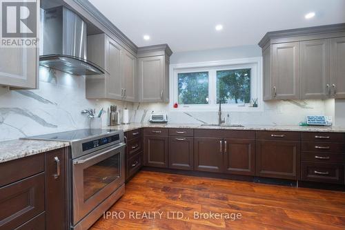 447 Edgeworth Road, Mississauga, ON - Indoor Photo Showing Kitchen With Upgraded Kitchen