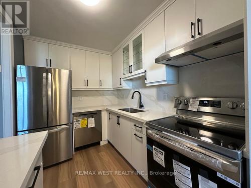 911 - 360 Ridelle Avenue, Toronto, ON - Indoor Photo Showing Kitchen With Upgraded Kitchen