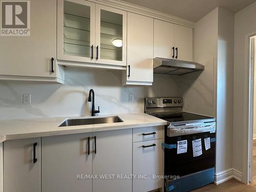 911 - 360 Ridelle Avenue, Toronto, ON - Indoor Photo Showing Kitchen