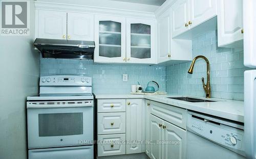 202 - 4205 Shipp Drive W, Mississauga, ON - Indoor Photo Showing Kitchen