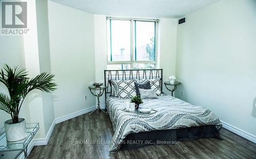 202 - 4205 Shipp Drive W, Mississauga, ON - Indoor Photo Showing Bedroom