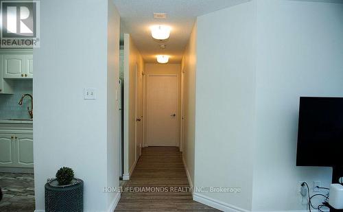 202 - 4205 Shipp Drive W, Mississauga, ON - Indoor