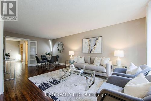 4193 Powderhorn Crescent, Mississauga, ON - Indoor Photo Showing Living Room