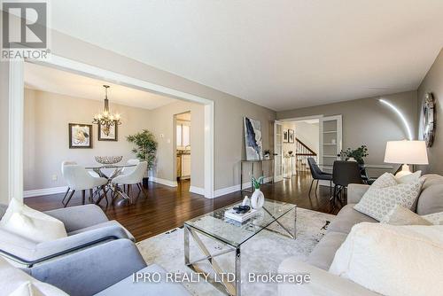 4193 Powderhorn Crescent, Mississauga, ON - Indoor Photo Showing Living Room