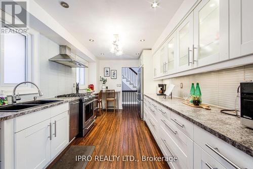 4193 Powderhorn Crescent, Mississauga, ON - Indoor Photo Showing Kitchen With Double Sink With Upgraded Kitchen