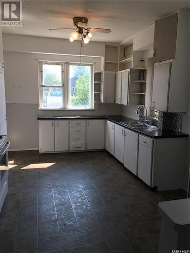 1155 Atkinson Street, Regina, SK - Indoor Photo Showing Kitchen