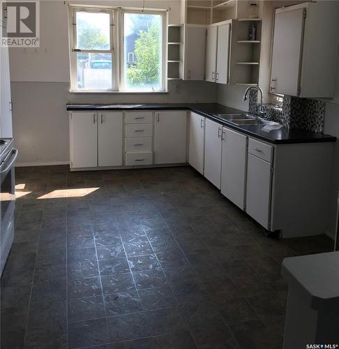 1155 Atkinson Street, Regina, SK - Indoor Photo Showing Kitchen With Double Sink