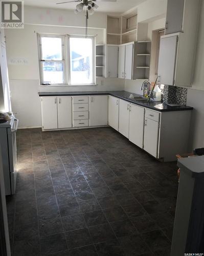 1155 Atkinson Street, Regina, SK - Indoor Photo Showing Kitchen