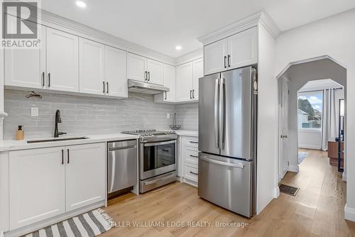 430 Brunswick Street, Hamilton, ON - Indoor Photo Showing Kitchen With Upgraded Kitchen