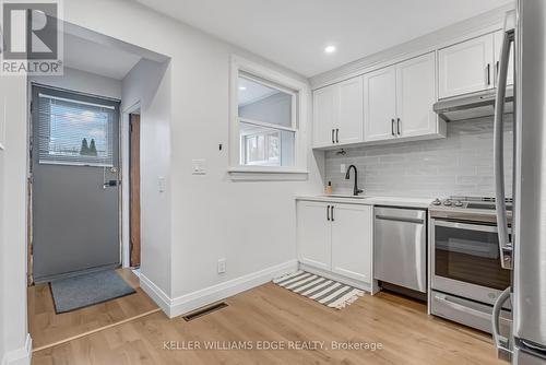 430 Brunswick Street, Hamilton, ON - Indoor Photo Showing Kitchen With Upgraded Kitchen