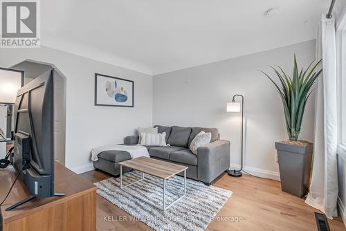 430 Brunswick Street, Hamilton, ON - Indoor Photo Showing Living Room