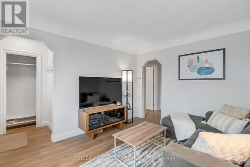 430 Brunswick Street, Hamilton, ON - Indoor Photo Showing Living Room