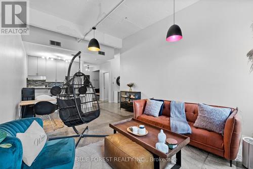 303 - 272 Dundas Street, London, ON - Indoor Photo Showing Living Room