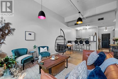 303 - 272 Dundas Street, London, ON - Indoor Photo Showing Living Room