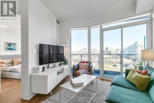 1502 - 50 Bruyeres Mews, Toronto, ON - Indoor Photo Showing Living Room