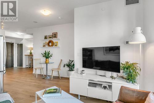 1502 - 50 Bruyeres Mews, Toronto, ON - Indoor Photo Showing Living Room