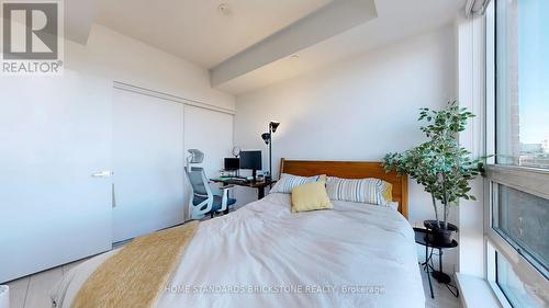 1005 - 31 Tippett Road, Toronto, ON - Indoor Photo Showing Bedroom