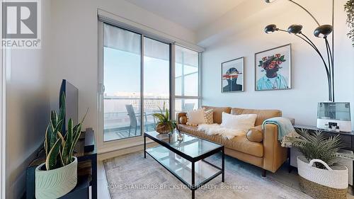 1005 - 31 Tippett Road, Toronto, ON - Indoor Photo Showing Living Room