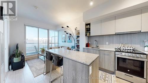 1005 - 31 Tippett Road, Toronto, ON - Indoor Photo Showing Kitchen With Upgraded Kitchen