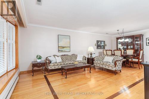 18 Amarillo Drive, Toronto, ON - Indoor Photo Showing Living Room