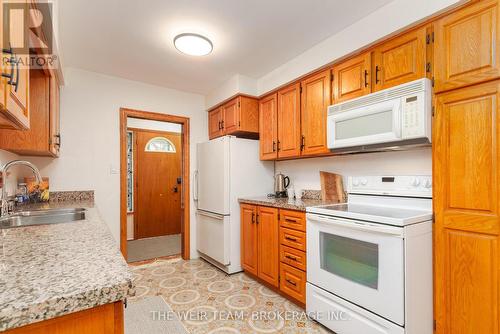 18 Amarillo Drive, Toronto, ON - Indoor Photo Showing Kitchen With Double Sink