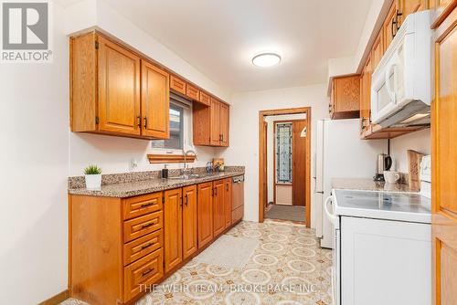 18 Amarillo Drive, Toronto, ON - Indoor Photo Showing Kitchen