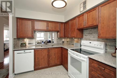 1006 - 4 Park Vista, Toronto, ON - Indoor Photo Showing Kitchen