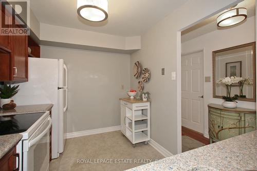 1006 - 4 Park Vista, Toronto, ON - Indoor Photo Showing Kitchen