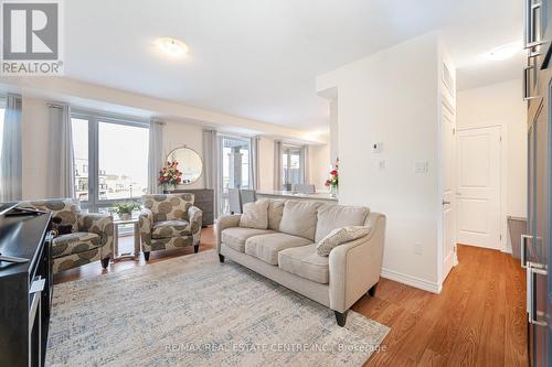 79 - 25 Knotsberry Circle, Brampton, ON - Indoor Photo Showing Living Room