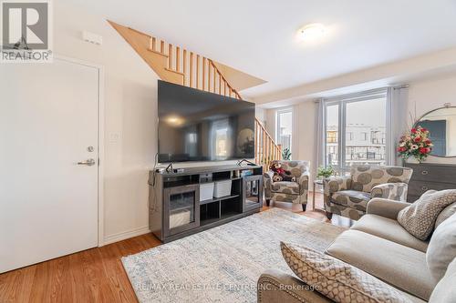 79 - 25 Knotsberry Circle, Brampton, ON - Indoor Photo Showing Living Room