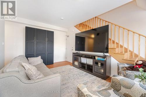 79 - 25 Knotsberry Circle, Brampton, ON - Indoor Photo Showing Living Room