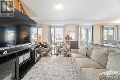 79 - 25 Knotsberry Circle, Brampton, ON - Indoor Photo Showing Living Room