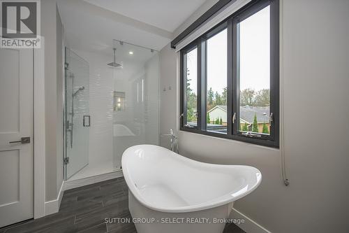 301 Waterstone Place, London, ON - Indoor Photo Showing Bathroom