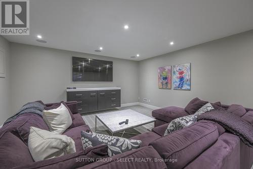 301 Waterstone Place, London, ON - Indoor Photo Showing Living Room