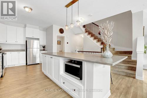 13 Caspian Row, Ottawa, ON - Indoor Photo Showing Kitchen With Upgraded Kitchen