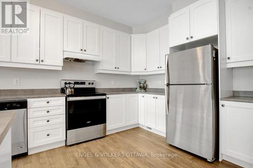 13 Caspian Row, Ottawa, ON - Indoor Photo Showing Kitchen