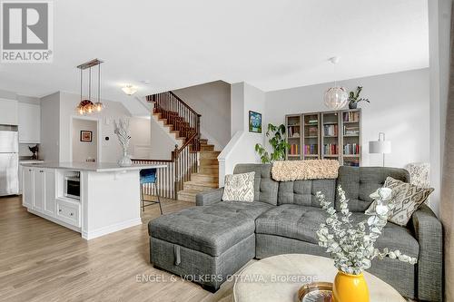 13 Caspian Row, Ottawa, ON - Indoor Photo Showing Living Room