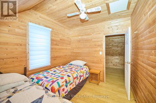 86 Mcalpine Avenue S, Welland (773 - Lincoln/Crowland), ON - Indoor Photo Showing Bedroom