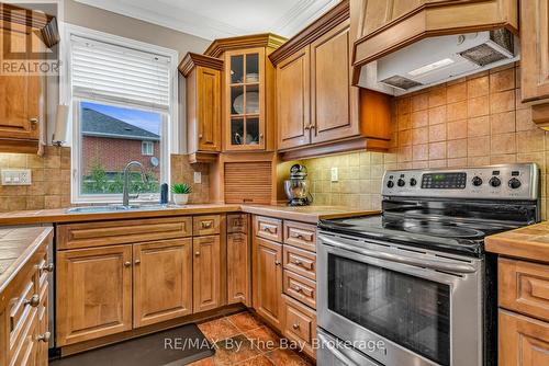 5335 Cosentino Gardens, Mississauga (Hurontario), ON - Indoor Photo Showing Kitchen With Double Sink