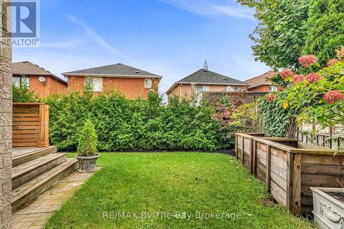 5335 Cosentino Gardens, Mississauga (Hurontario), ON - Outdoor