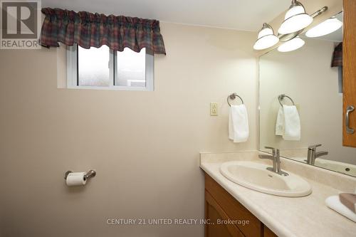 12 Strike Avenue, Clarington (Bowmanville), ON - Indoor Photo Showing Bathroom