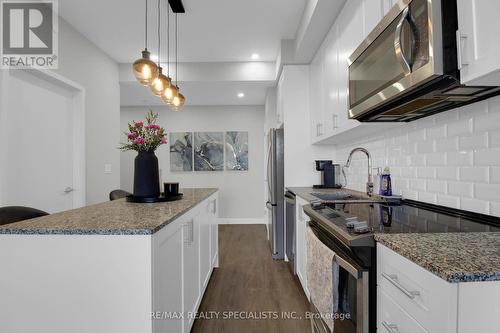 410-150 Sabina Drive, Oakville, ON - Indoor Photo Showing Kitchen With Upgraded Kitchen