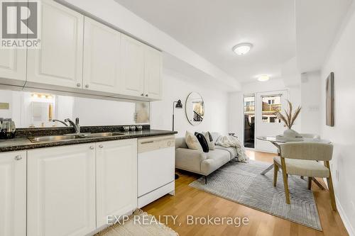 276 - 4975 Southampton Drive, Mississauga, ON - Indoor Photo Showing Kitchen With Double Sink