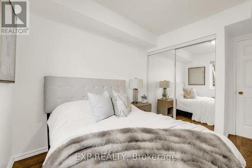 276 - 4975 Southampton Drive, Mississauga, ON - Indoor Photo Showing Bedroom