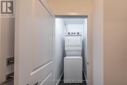 518 - 450 Dundas Street E, Hamilton, ON - Indoor Photo Showing Laundry Room