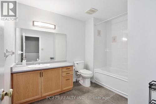 25 - 1570 Richmond Street, London, ON - Indoor Photo Showing Bathroom