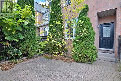 25 - 1570 Richmond Street, London, ON - Outdoor