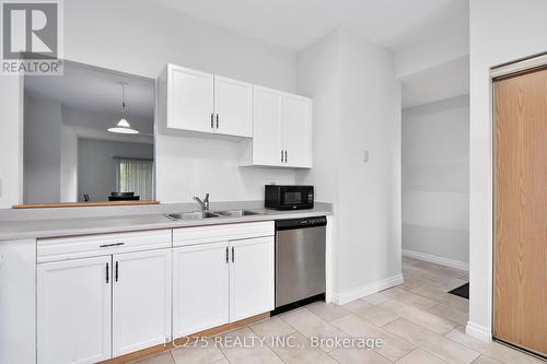 25 - 1570 Richmond Street, London, ON - Indoor Photo Showing Kitchen With Double Sink