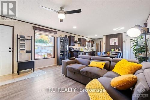 100 - 3535 St. Joseph Boulevard, Ottawa, ON - Indoor Photo Showing Living Room